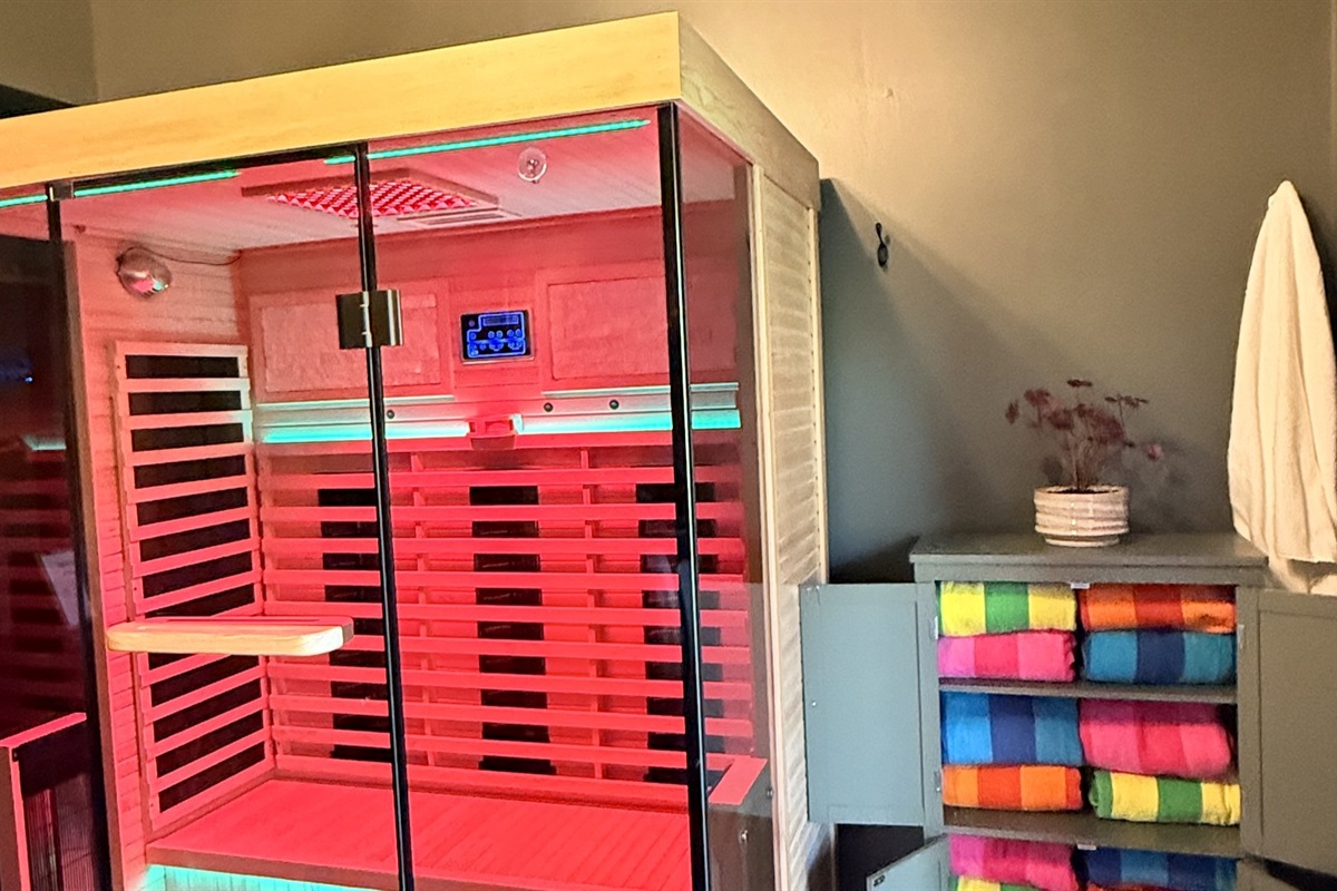 Step from the glow of Rick Row 7 into the gentle heat of the infrared sauna — with individually controlled panels inviting you to find your perfect warmth, this private sanctuary restores balance, soothes the senses, and renews the spirit.