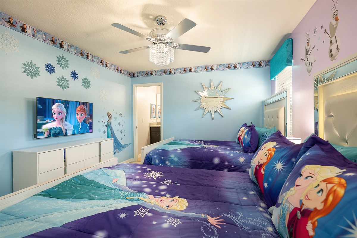 Bedroom 6 - Frozen - 2 Queen Beds