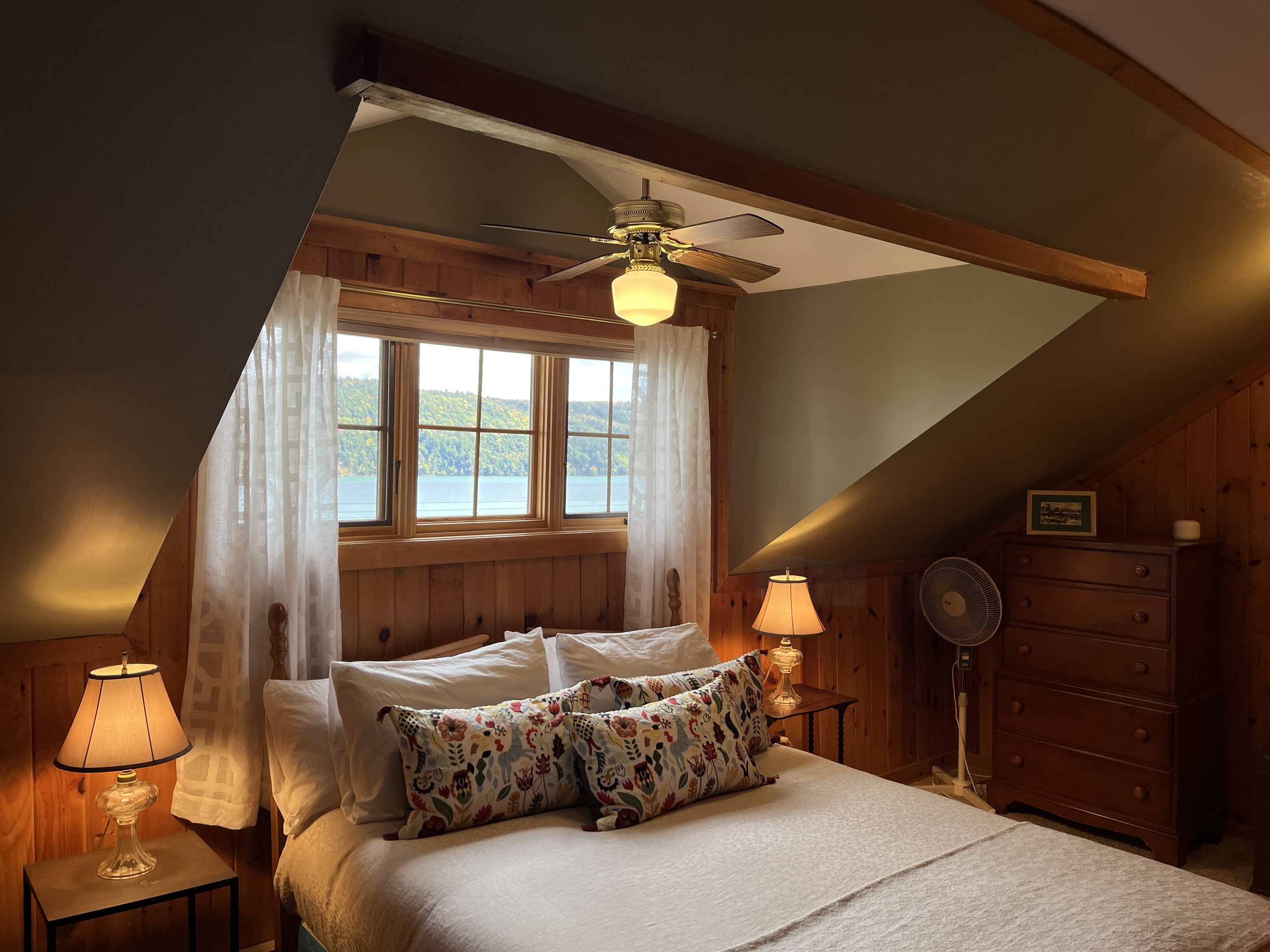 Lille Gossebo  2nd floor primary bedroom with queen bed.