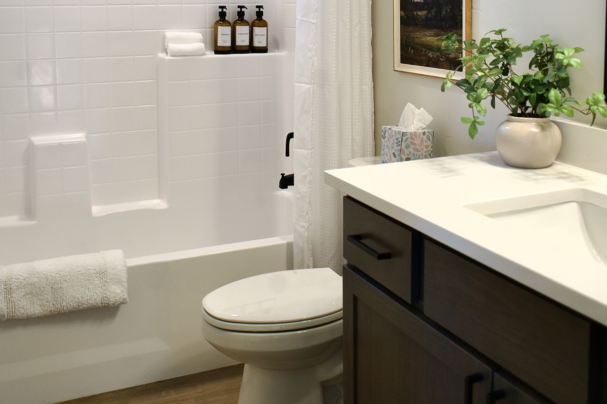 All bathrooms are thoughtfully stocked with premium shampoo, conditioner, and body wash, complemented by luxurious, high-quality towels to enhance your comfort and stay.
