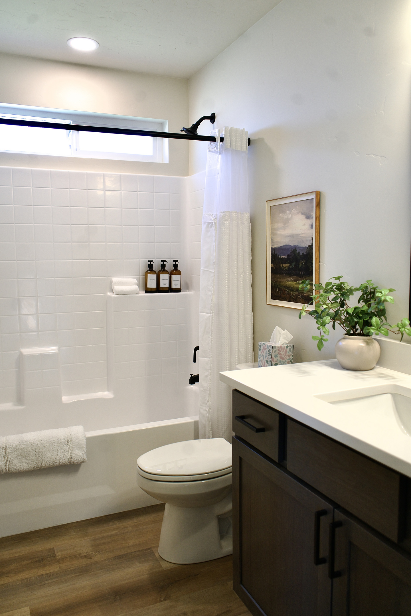 All bathrooms are thoughtfully stocked with premium shampoo, conditioner, and body wash, complemented by luxurious, high-quality towels to enhance your comfort and stay.