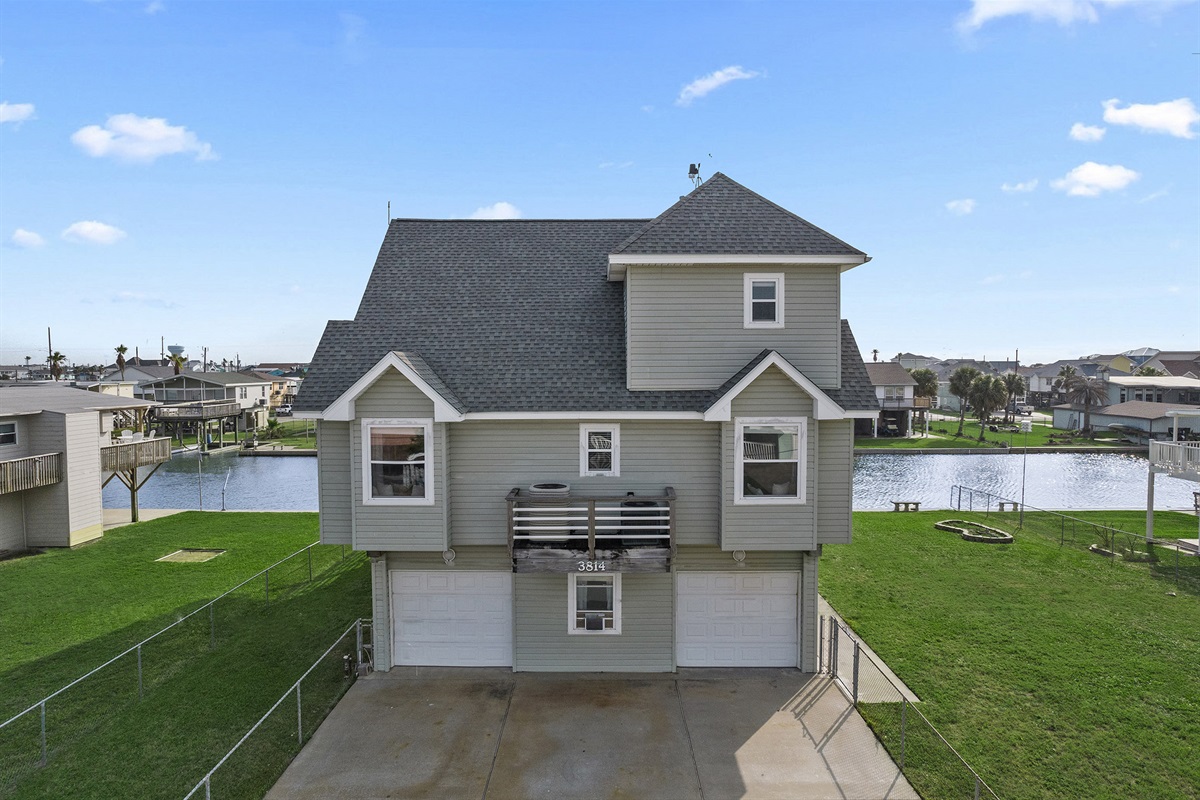 4b3e2e37e3ab450492bcf0915468d16d Large | Beachhouse | Texas | TX | Vacation Homes | Galveston | Crystal Beach | Kokomo | Breezy Days | Beachfront Elegance | Sunrise Serenity | Southern Sands Property Management, LLC