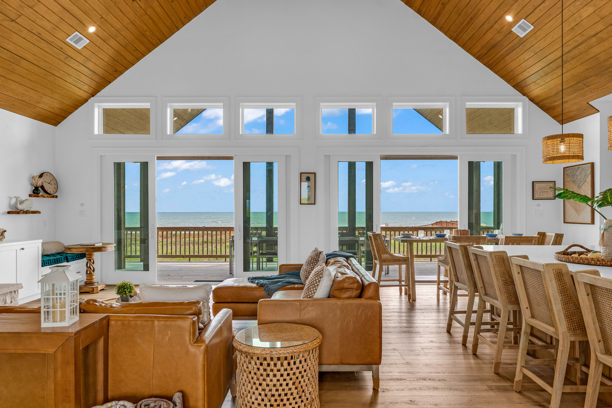 Cair Paravel: Floor-to-ceiling windows flood the space with natural light.