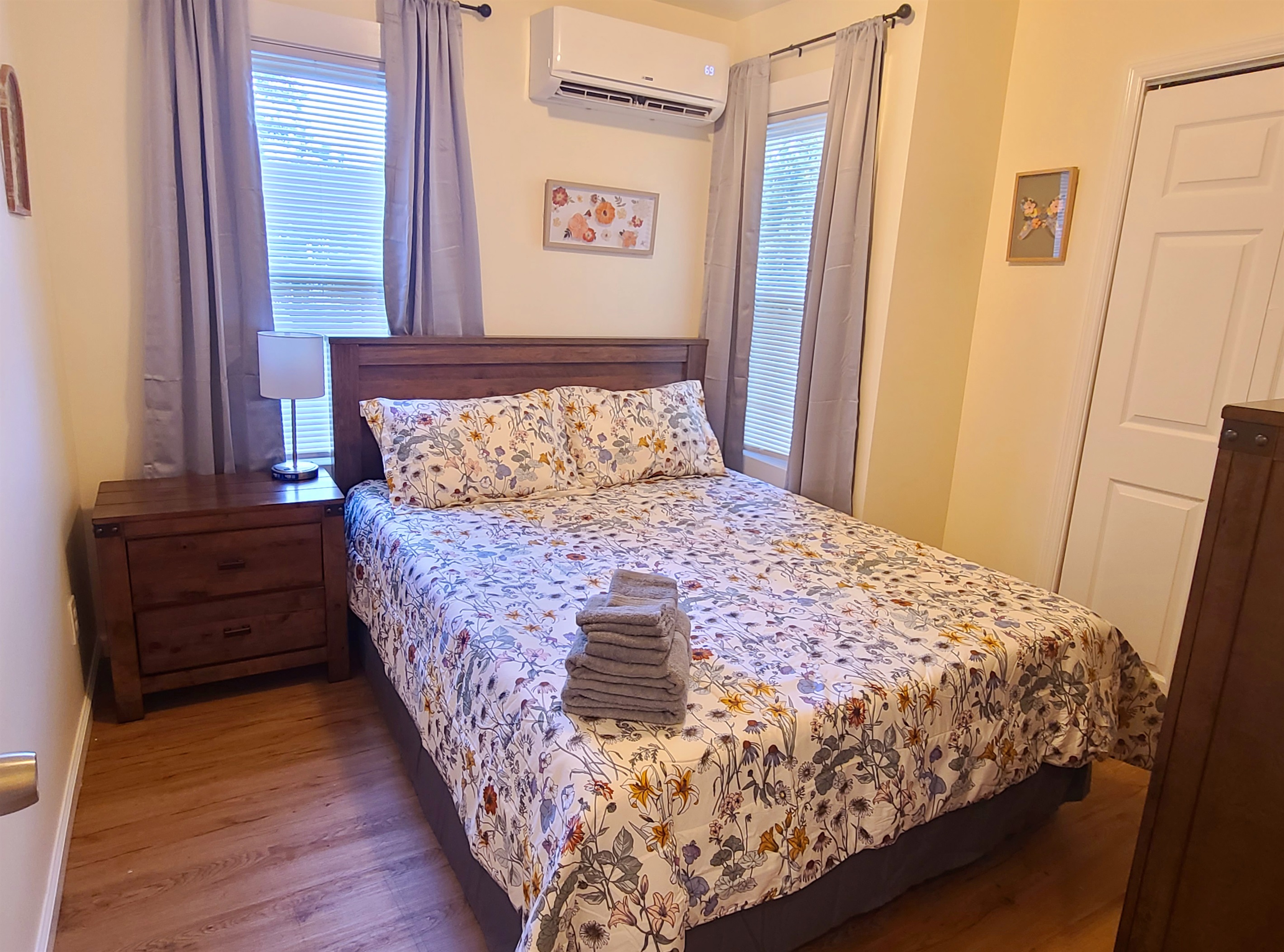 Queen bedroom #3 with SmartTV