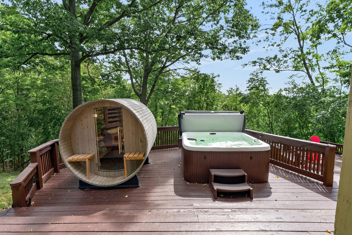 Deck with barrel sauna and hot tub