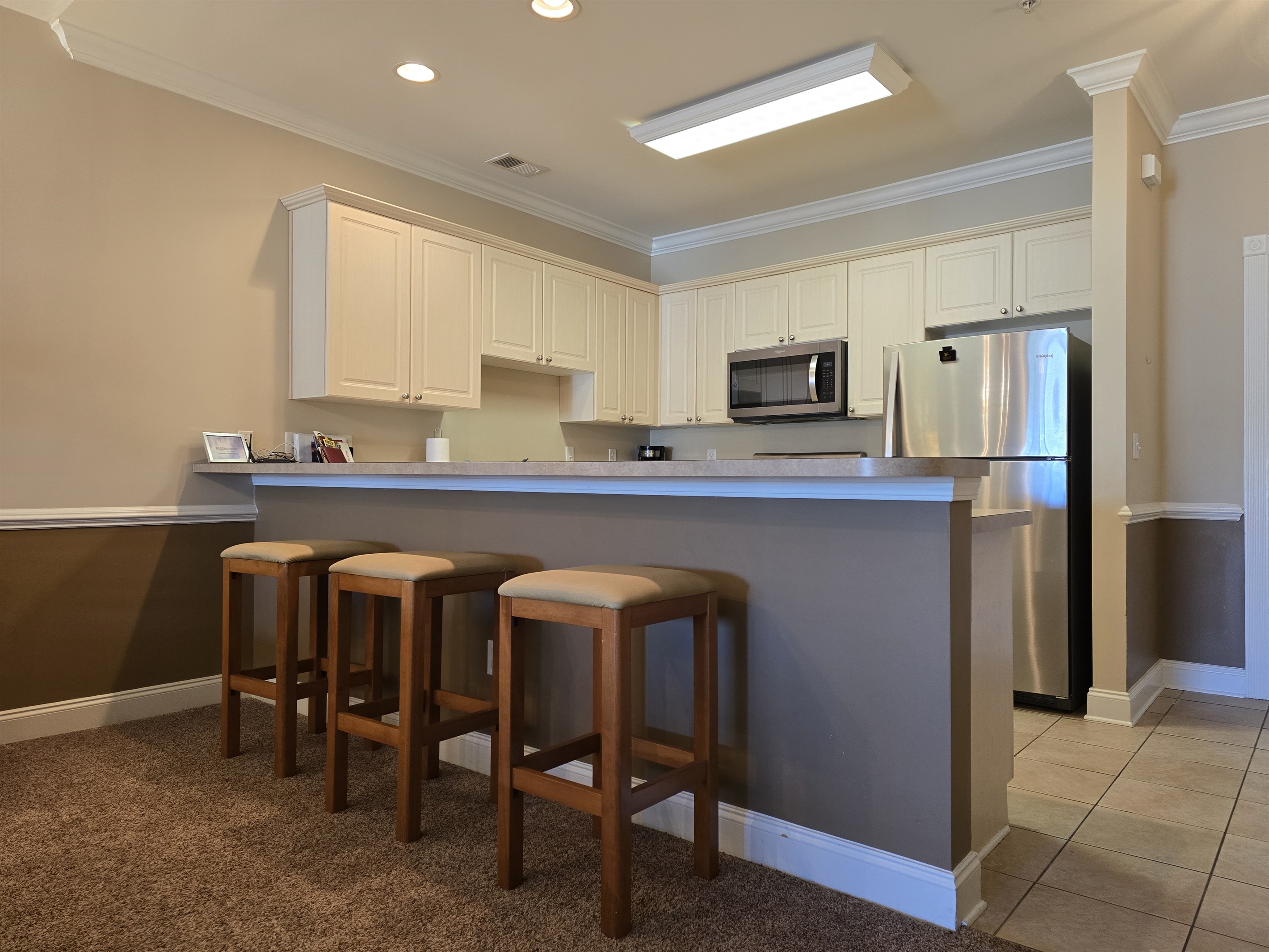 Full Kitchen with Dishwasher, Freezer/Refrigerator, Stove, Microwave, Breakfast Bar.