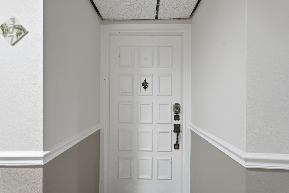 Step inside to a welcoming coastal retreat where modern updates, comfortable spaces, and thoughtful amenities come together for an easy, relaxing stay.