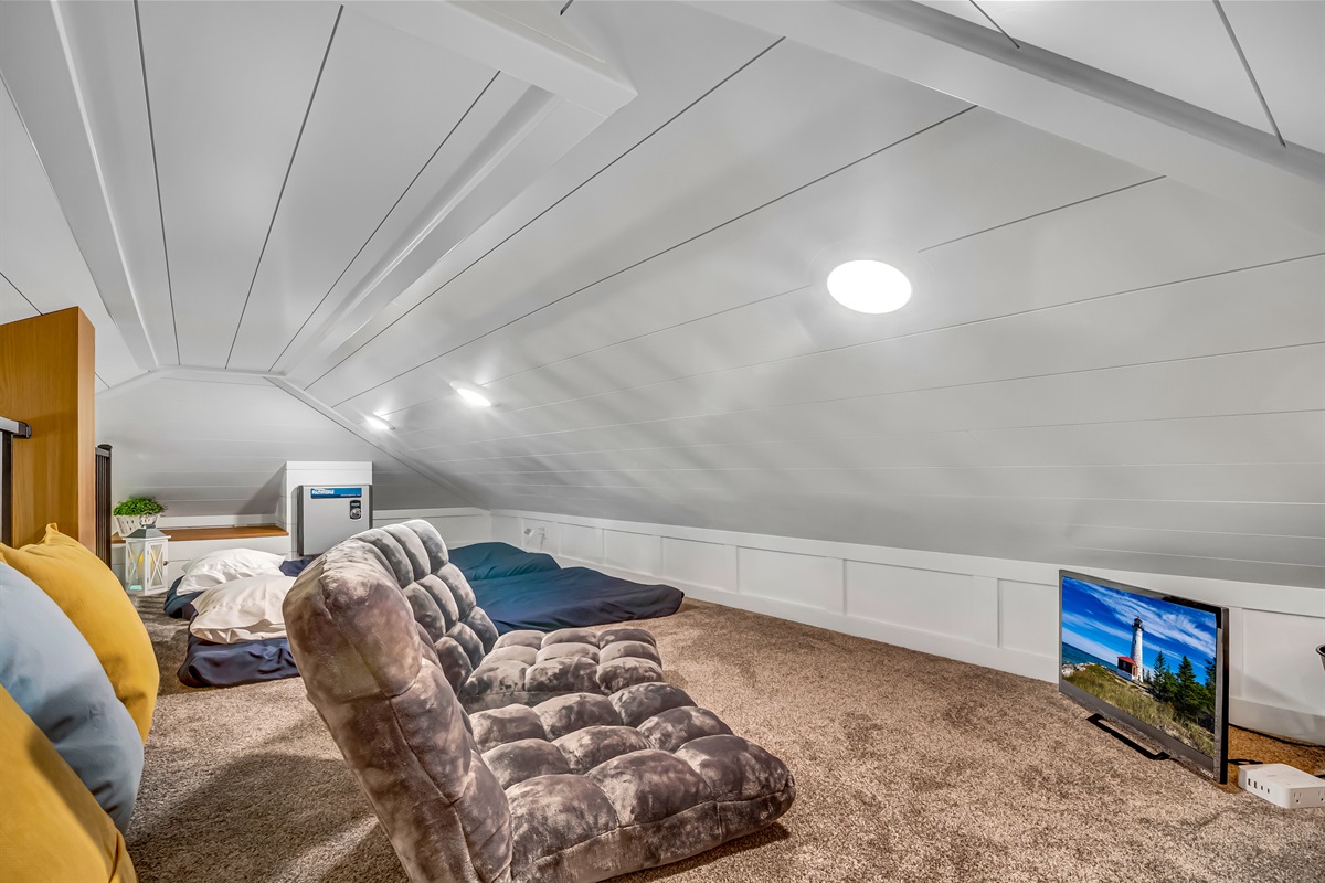 Loft has 2 flr mattresses w/ traditional bedding or bring along your sleeping bags. Fan is also available for additional temperature control. Ceiling is low, not high enough to stand fully.