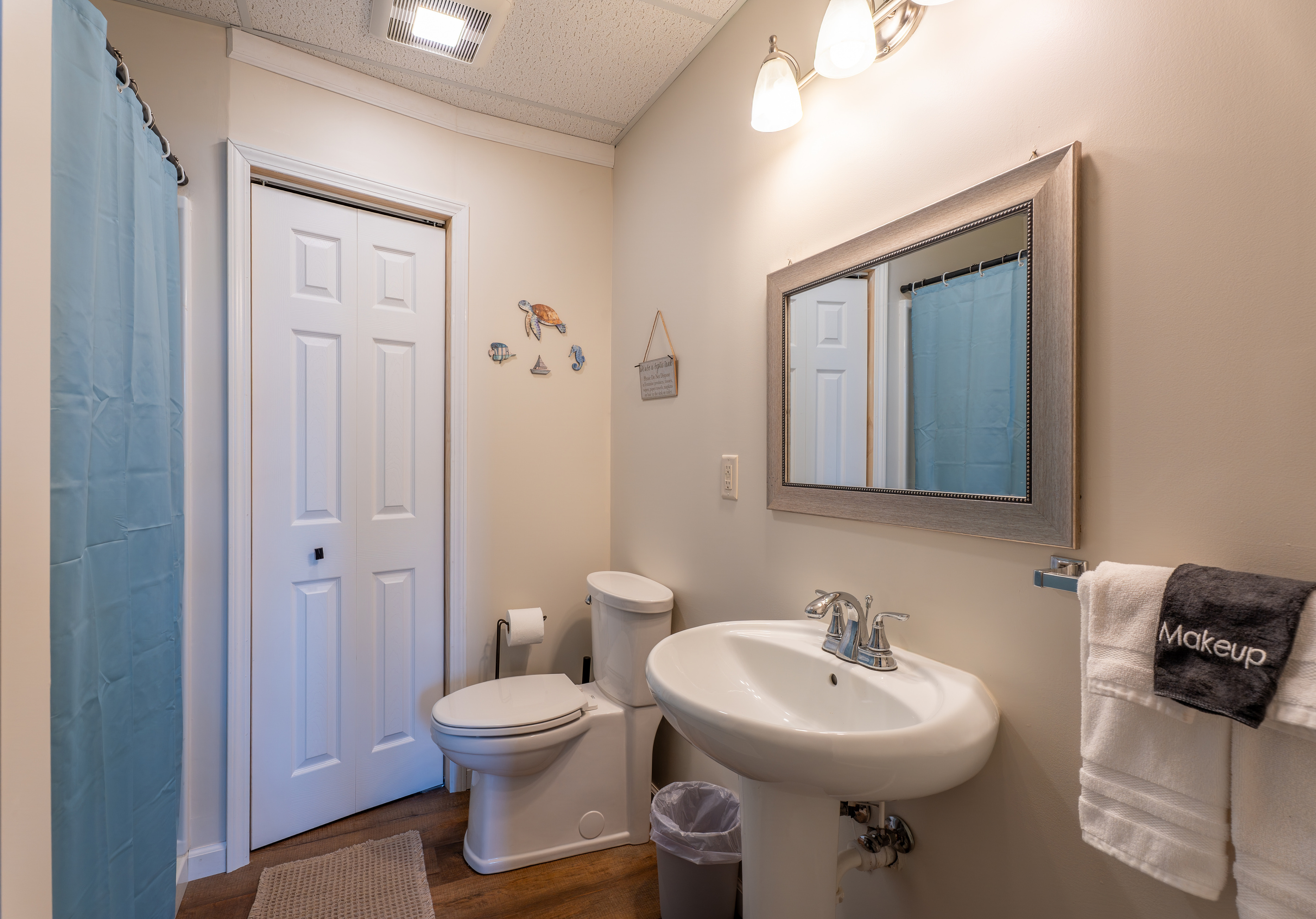 A full en-suite bathroom on the lower level means the game room/hot tub crew never has to come upstairs