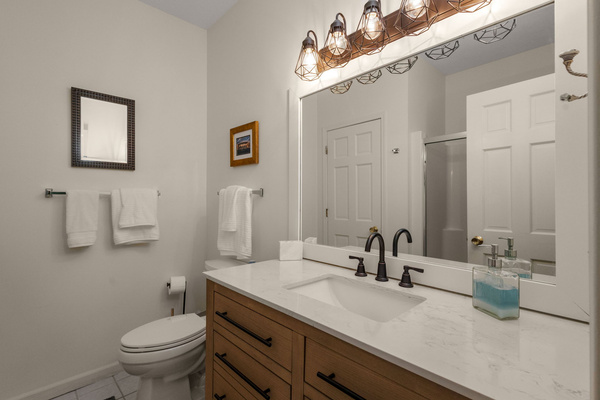 Irish Ivy Retreat | 2BR Near Notre Dame, photo 19