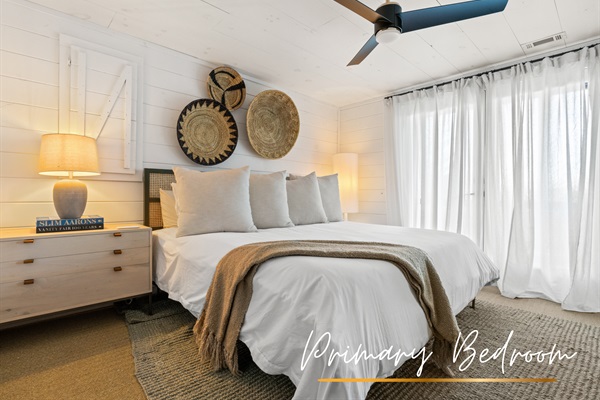 The king bedroom invites you to relax with soft linens, stylish decor, and a peaceful mountain atmosphere.