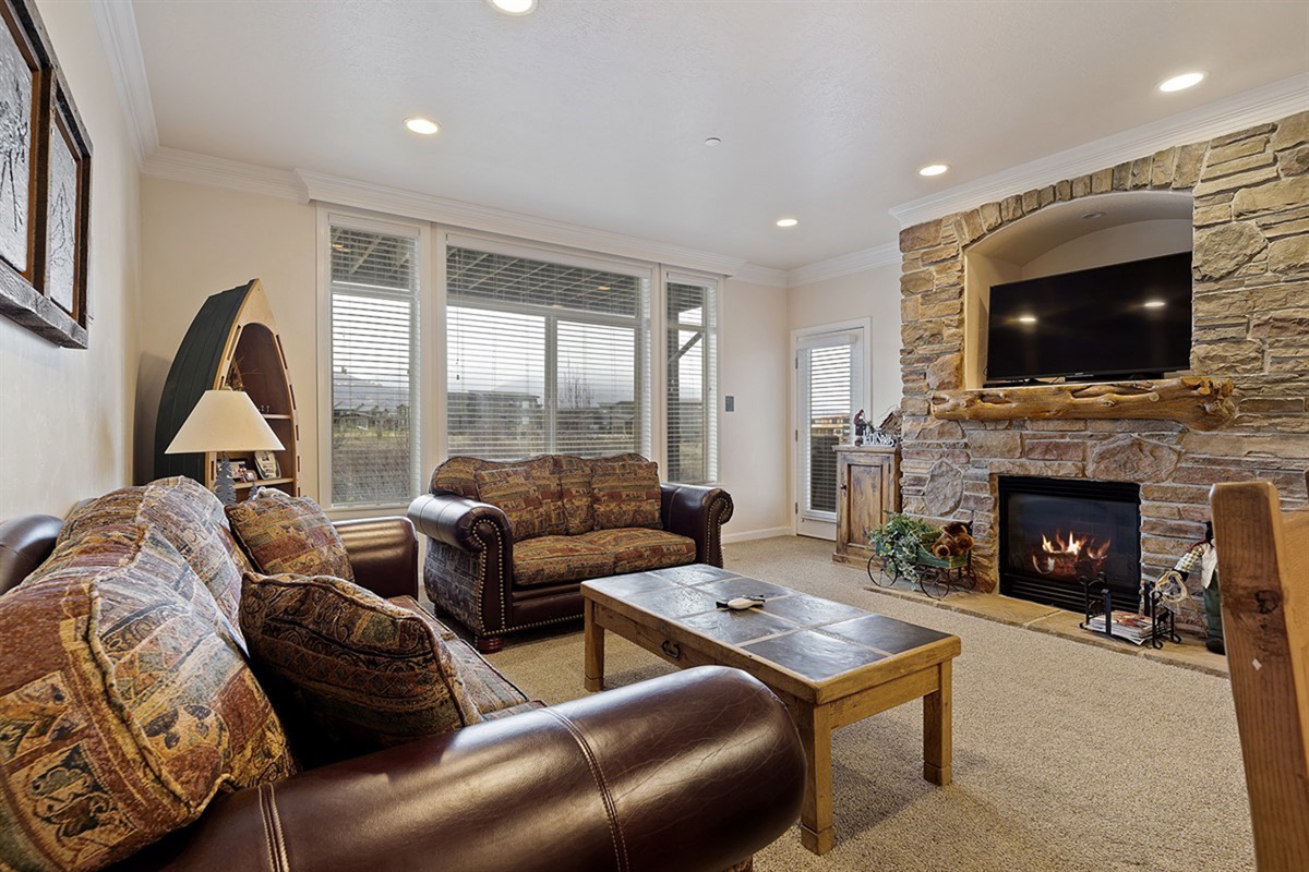 Gather around the fireplace and unwind in a warm, inviting living space after a day on the lake or slopes.