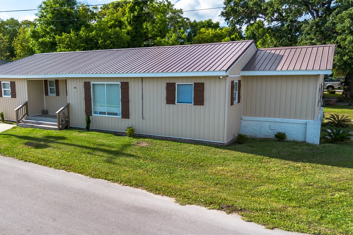 Front view of Cozy in the City