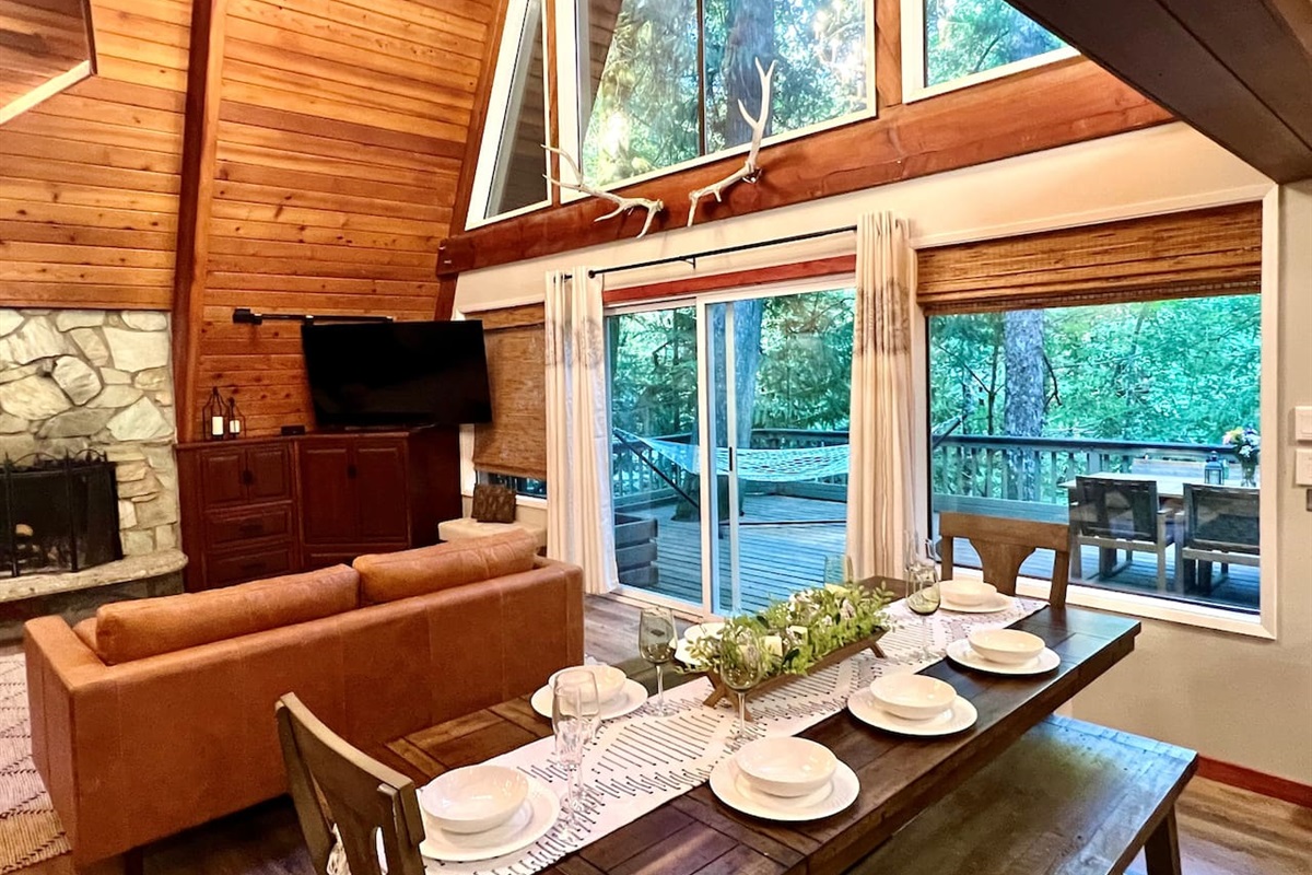 Main Floor Living/Dining Area