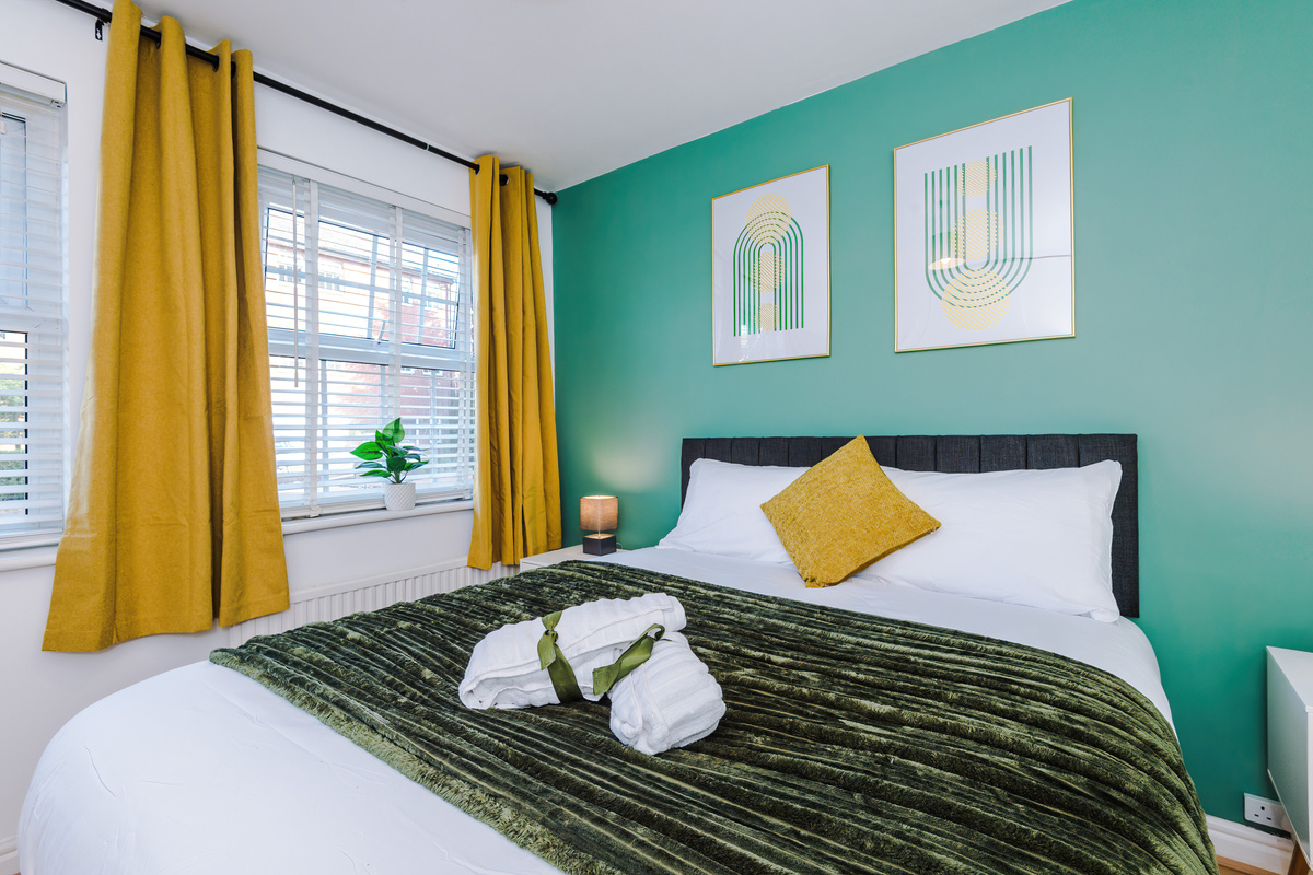 Hotel comfort King bed with ensuite, built-in wardrobes with hangers & blackout curtains