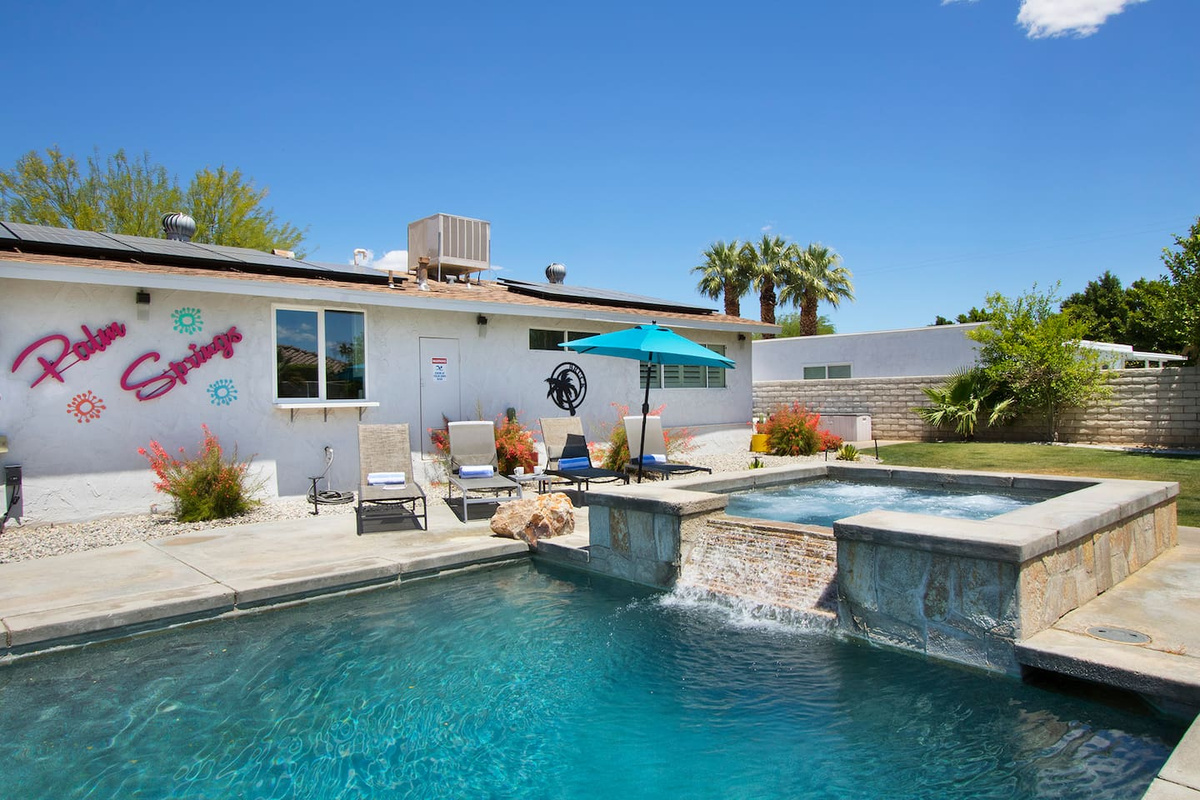 Hot tub and lounge area