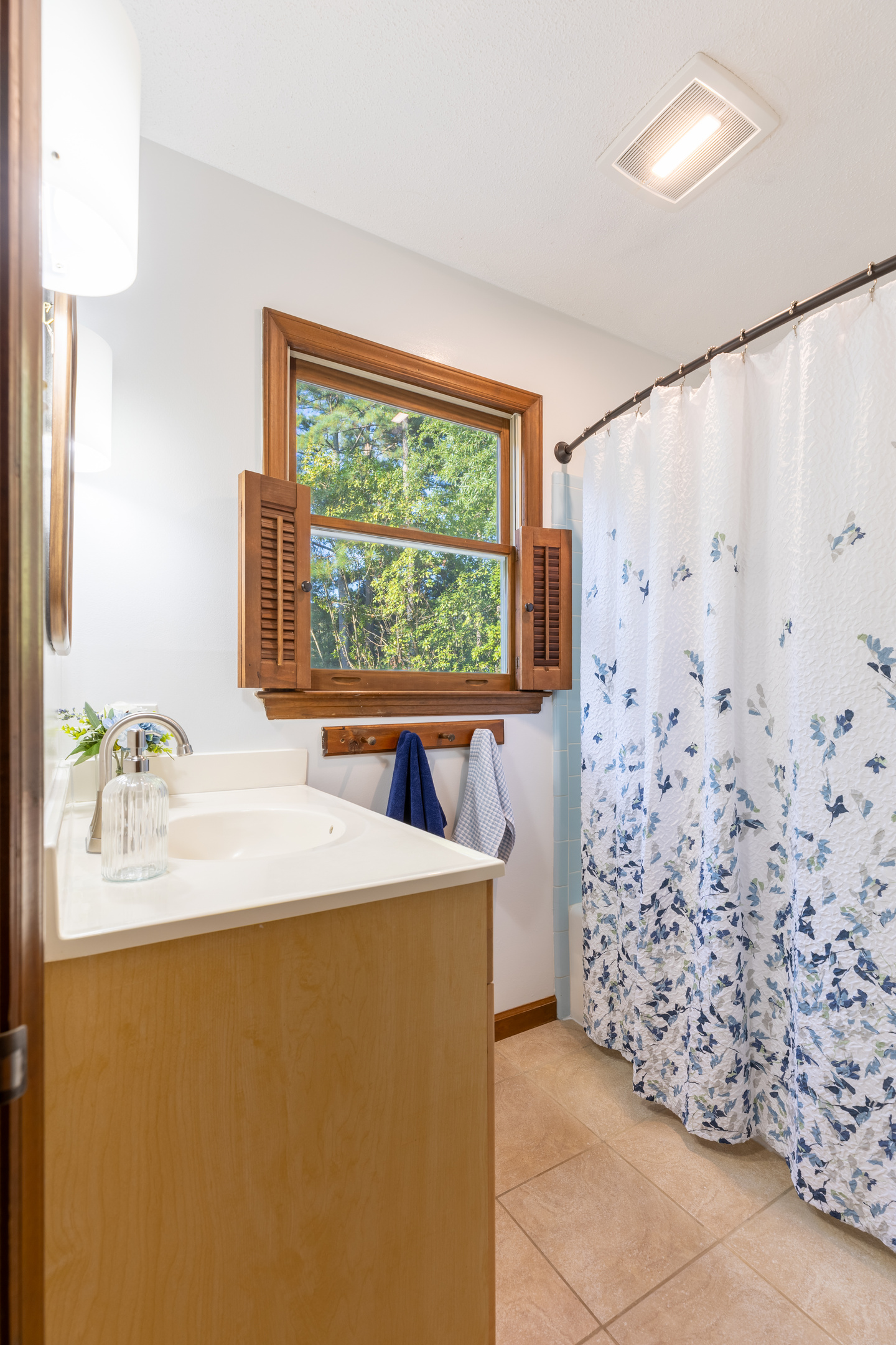 The hall bathroom has a shower/tub combination