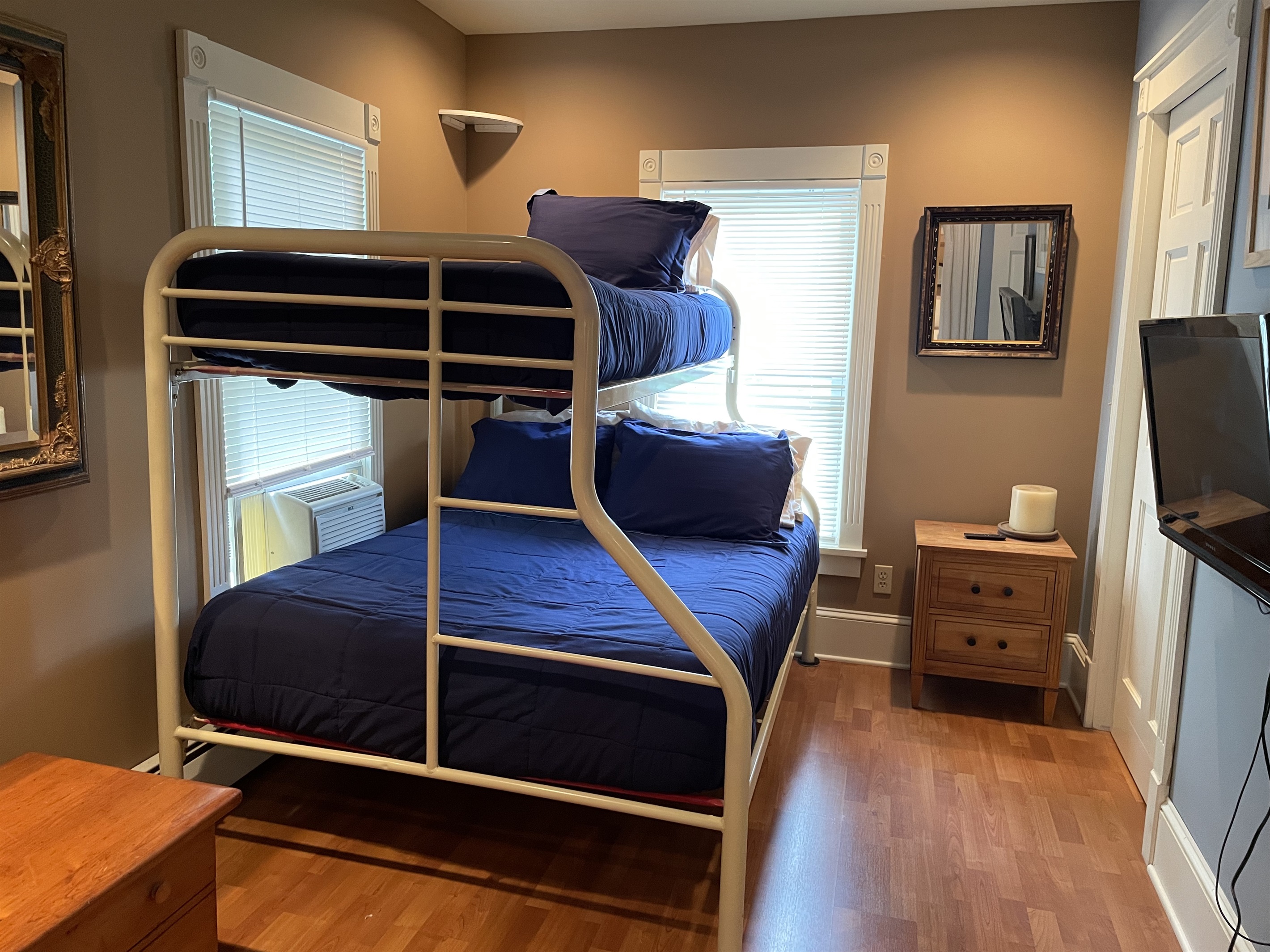 Bunkbed room - twin over double