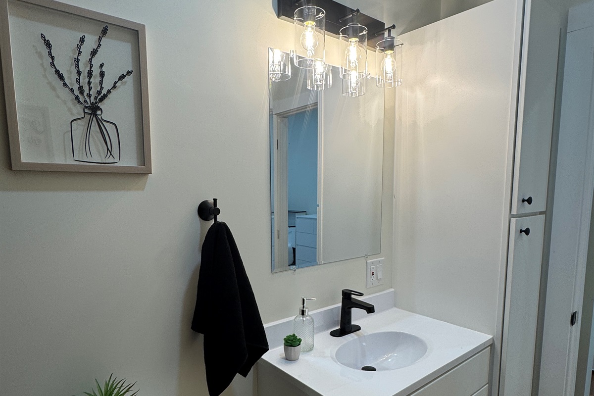 Bathroom with tub/shower