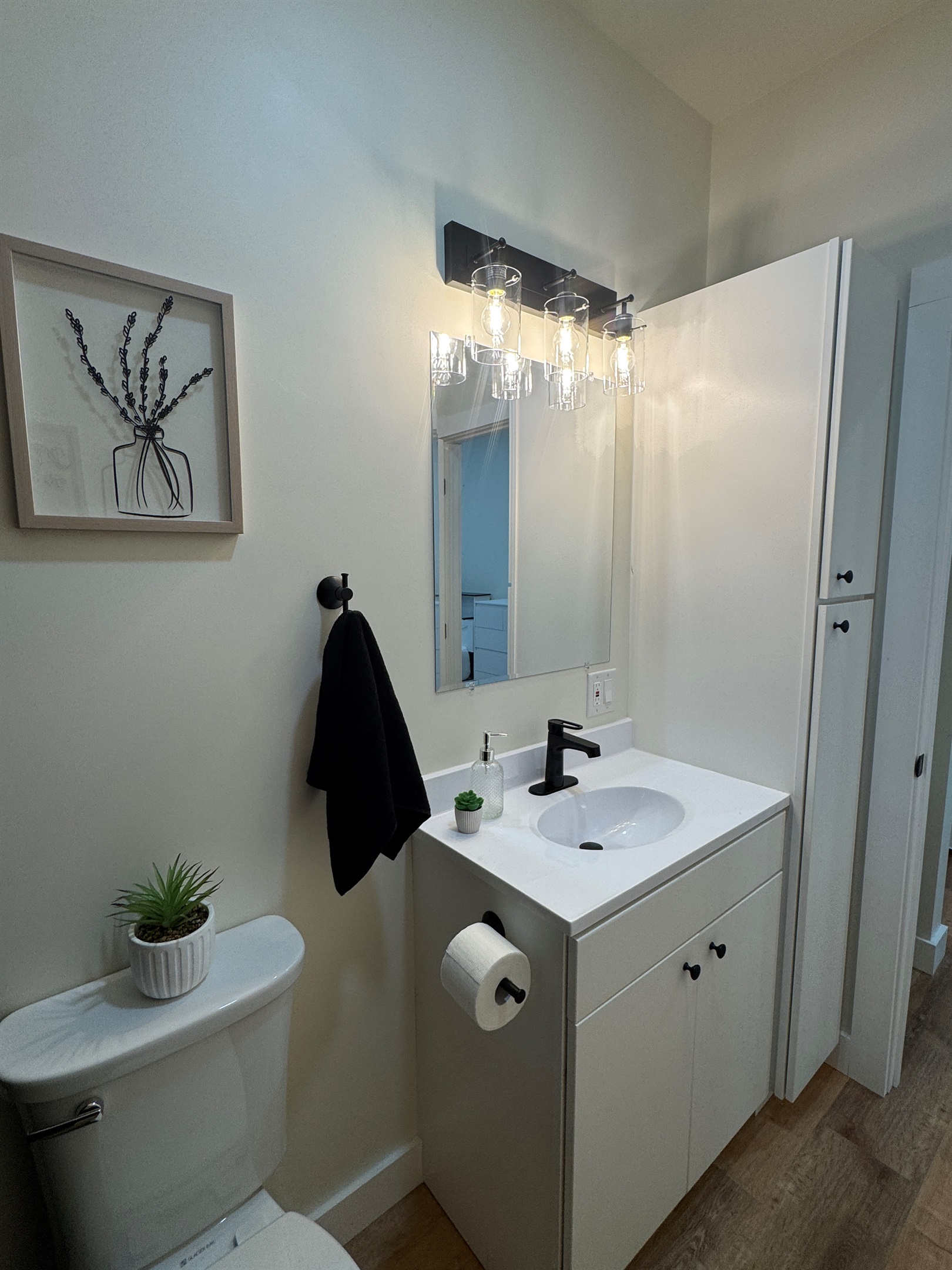 Bathroom with tub/shower