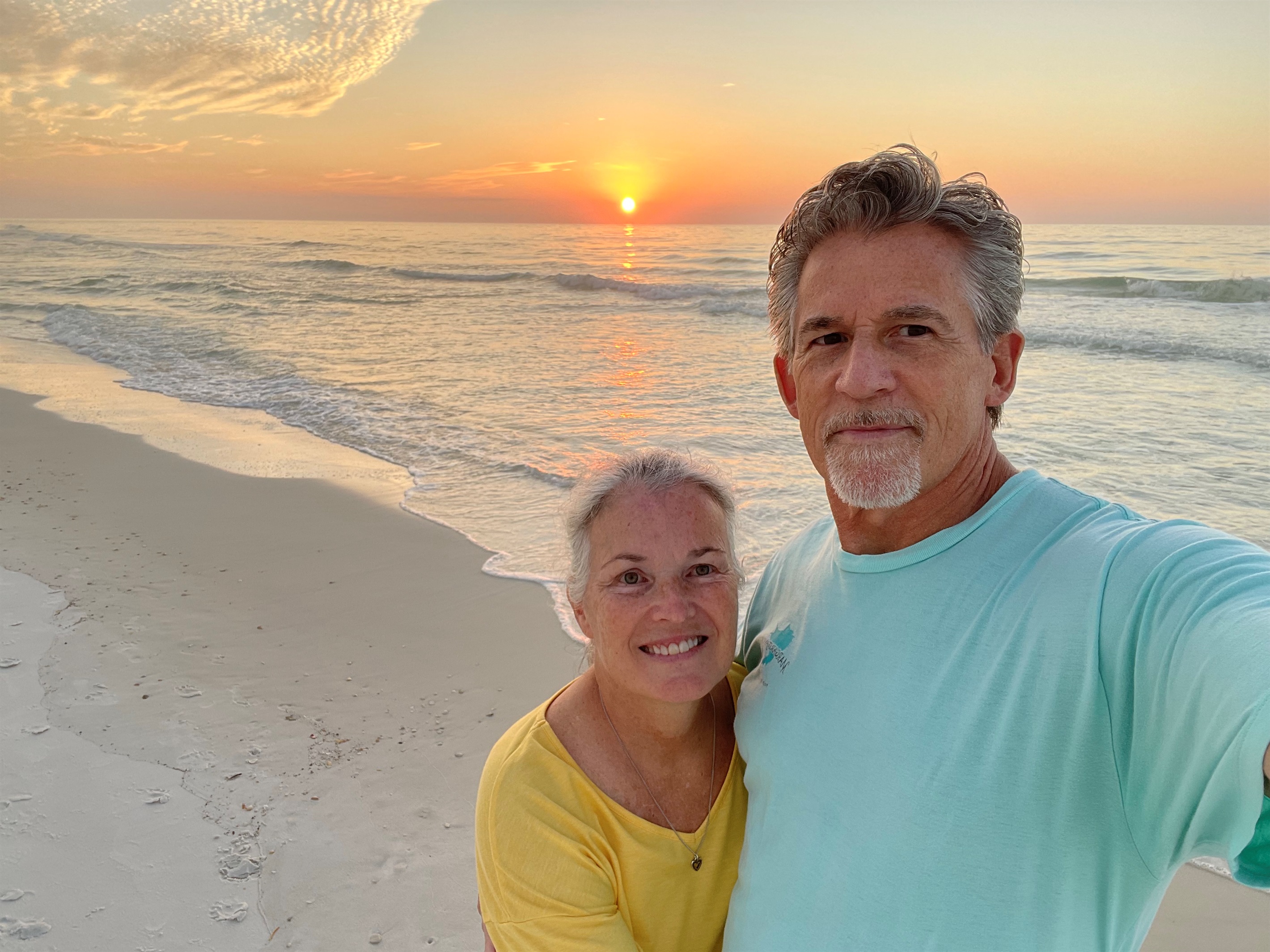 Meet Eddie and Lynn, your hosts, and fellow beach bums!