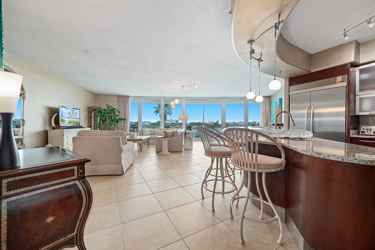 Designed for both intimate meals and grand entertaining, this space boasts ample natural light, high-end finishes, and striking floor-to-ceiling windows showcasing the impressive bay view.