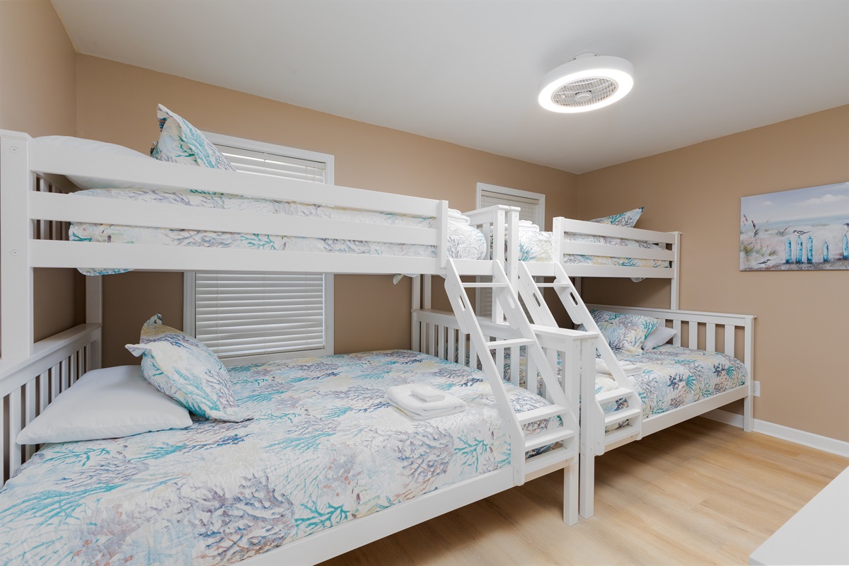 Two Doubles and two Twin beds in Bunk bedroom