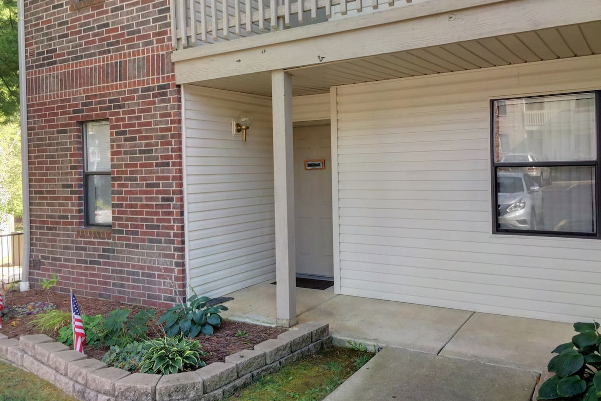 Quiet, Ground Level Condo with space for up to 6.  Very close to amenities.