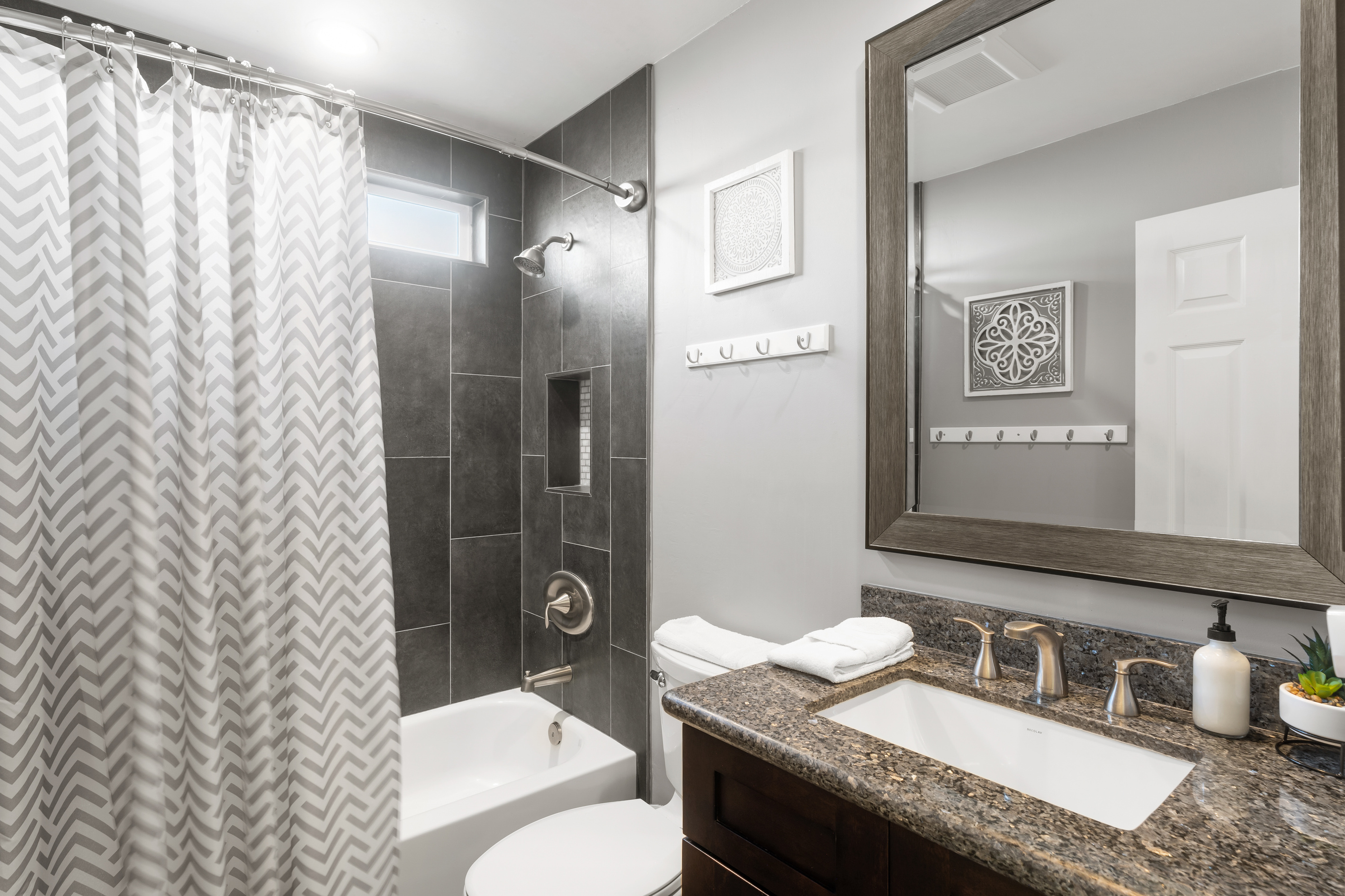 Tub/Shower-Full Bath