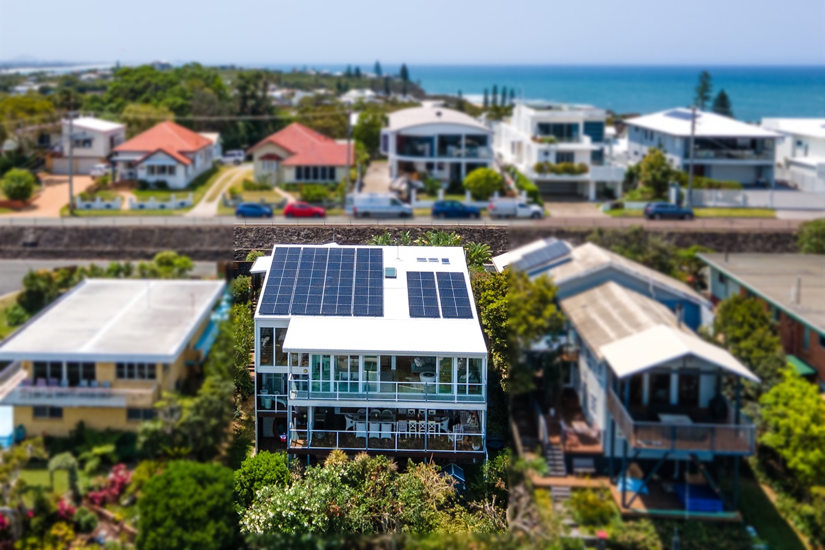 With 3 storeys of style and space, the whole family will be happy!