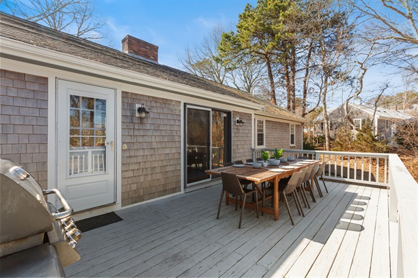 Make unforgettable memories with outdoor dining! Gather, laugh, and enjoy meals under the open sky.