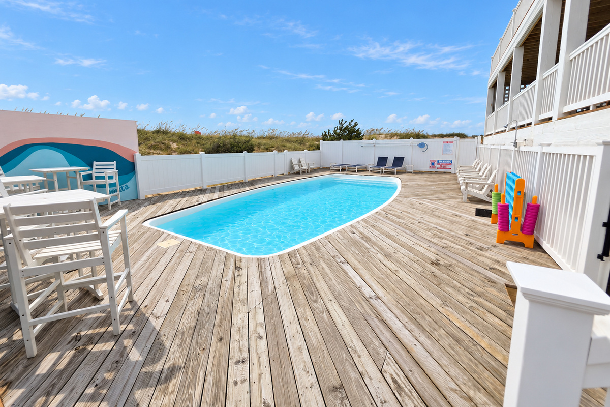Large pool deck