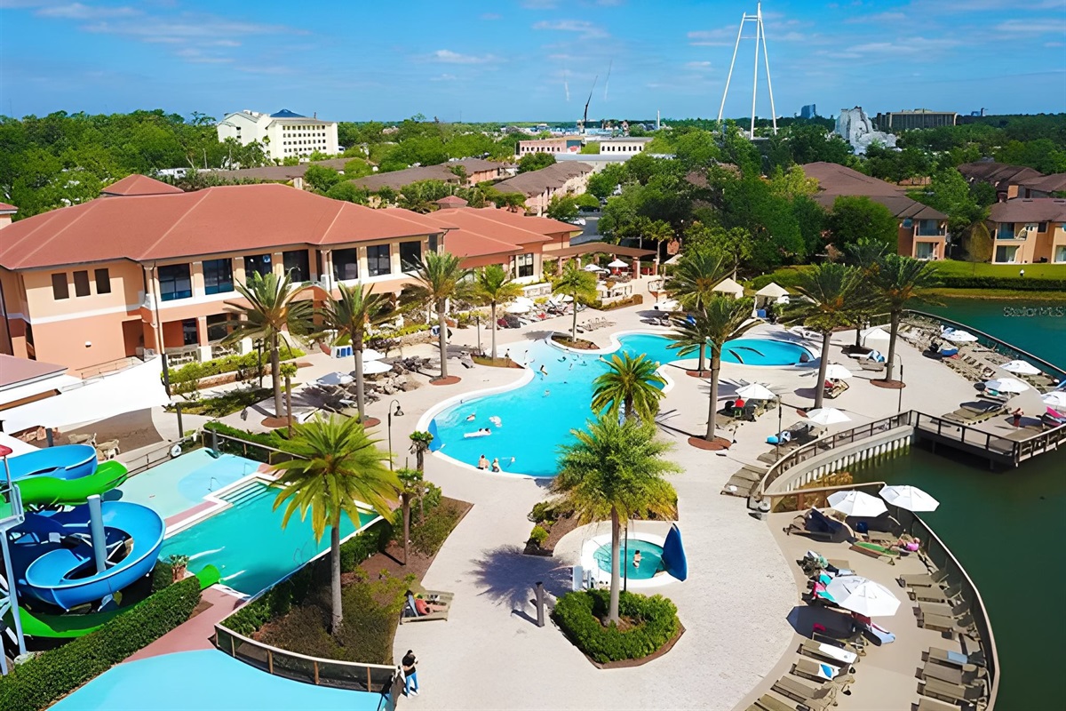 Pool at the Clubhouse - less than 2 minutes walk