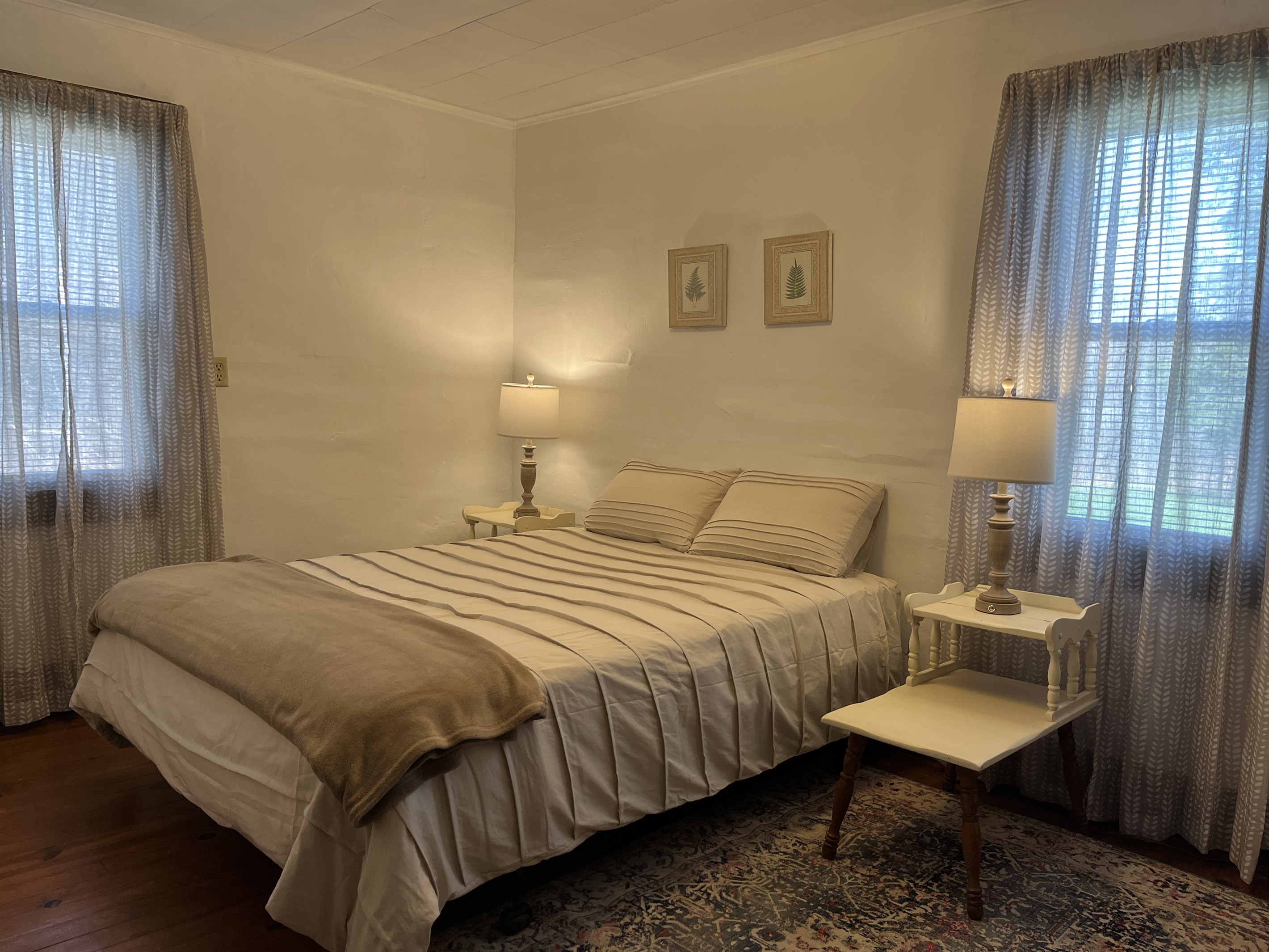 Queen bedroom #2