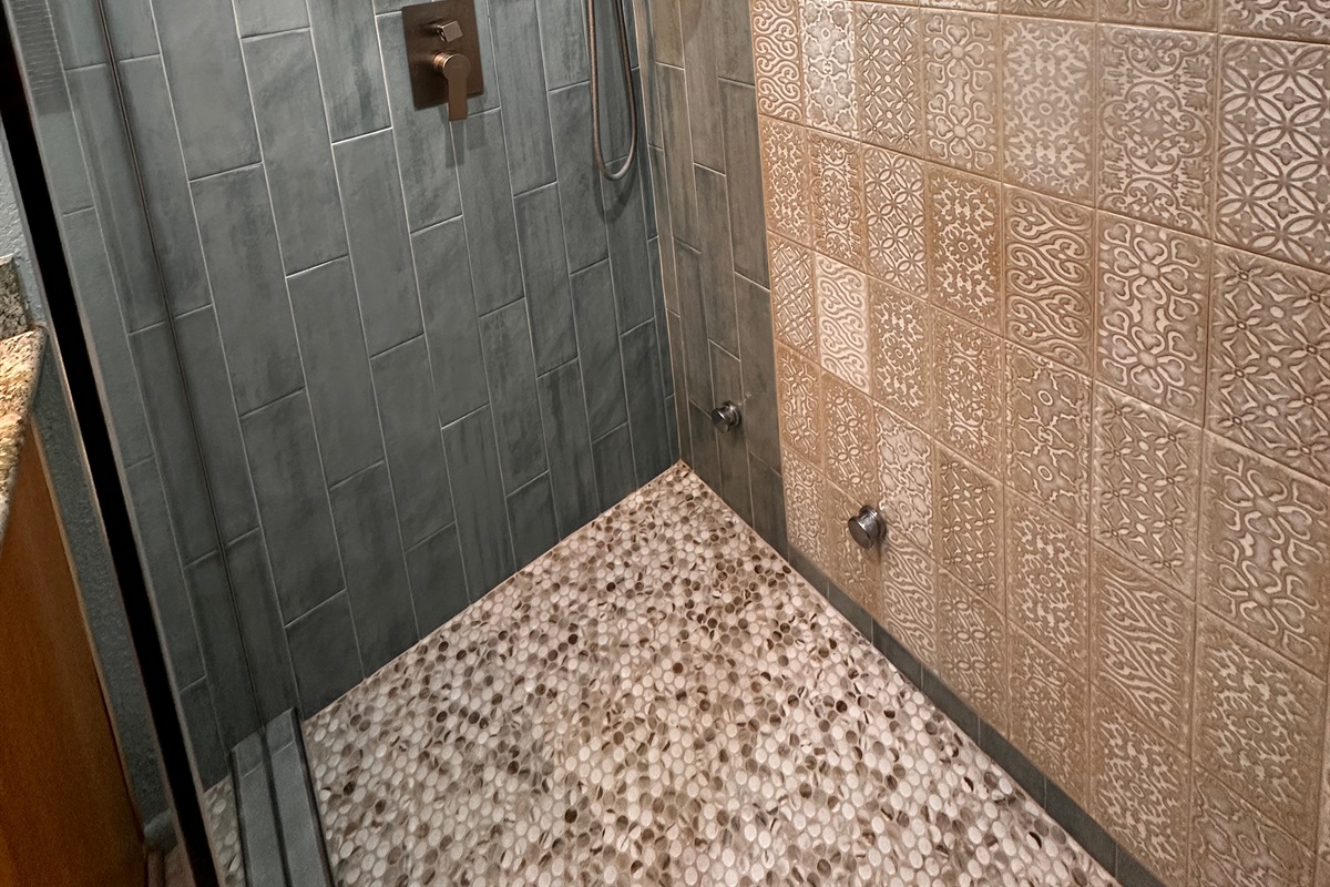 Steam shower with double shower heads