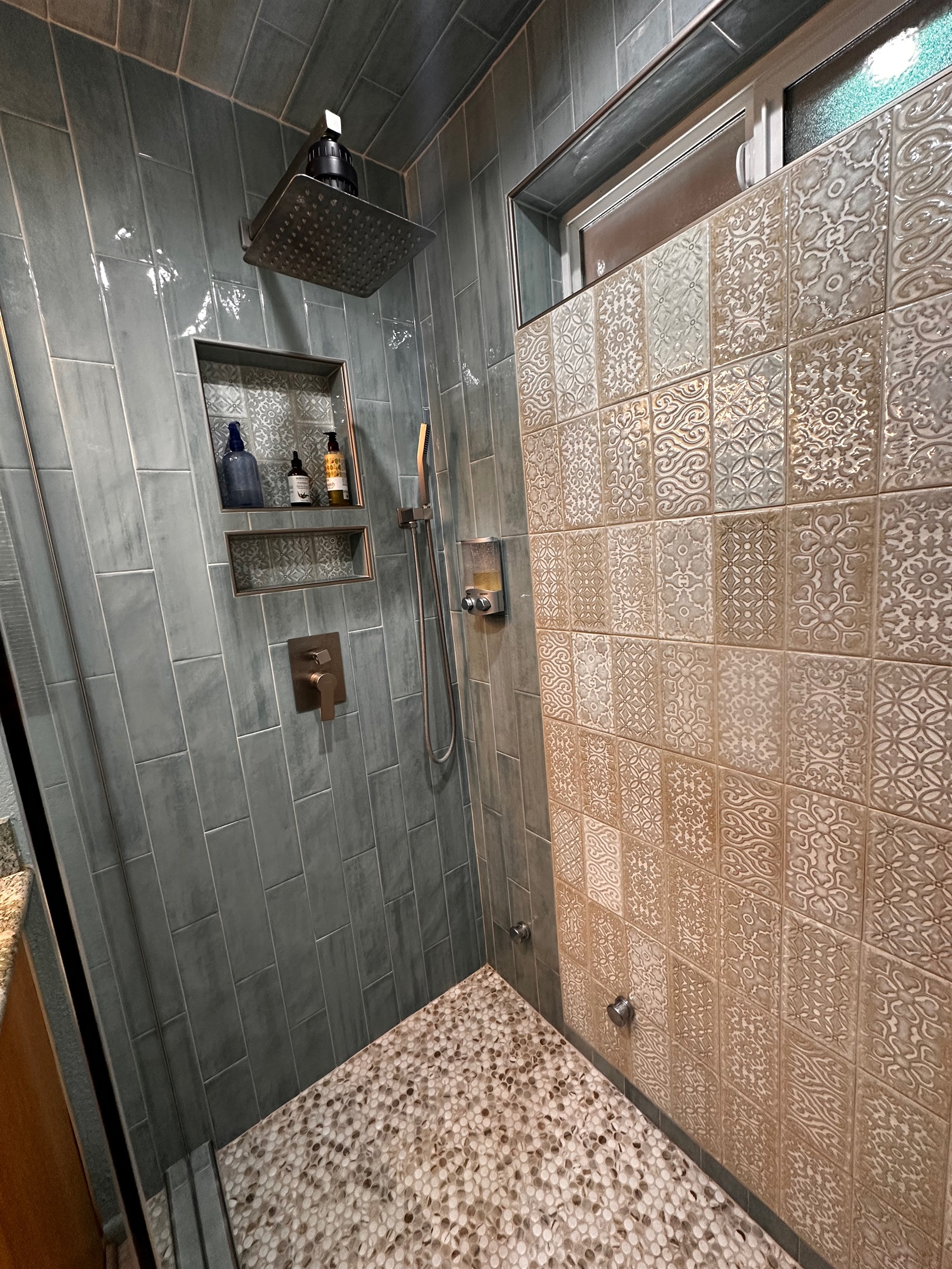 Steam shower with double shower heads