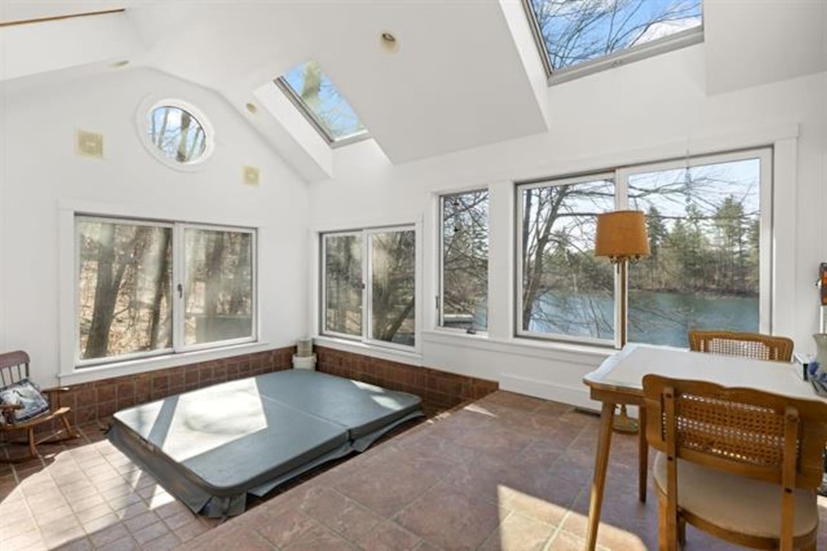 Enclosed Hot Tub room with views of the lake !!
