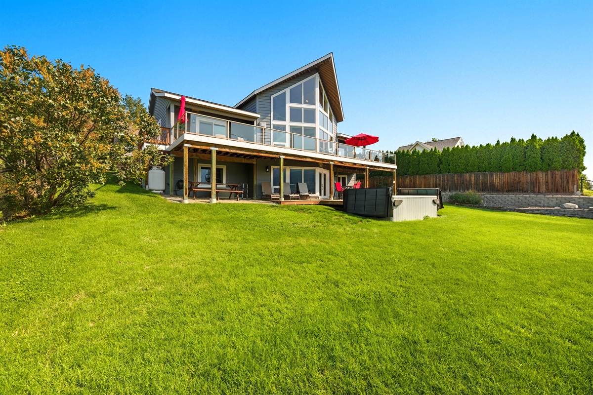 Fenced Backyard for Kids and Pets