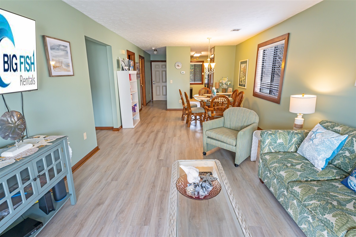 Large Living Room, Beautifully Decorated