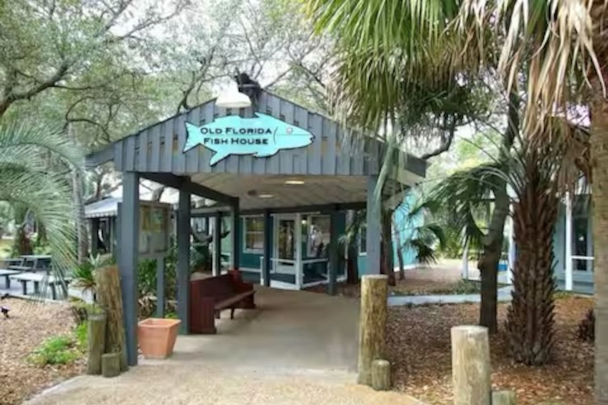 Old Florida Fishhouse is a 5 - 10 minute walk from The Copper Fin