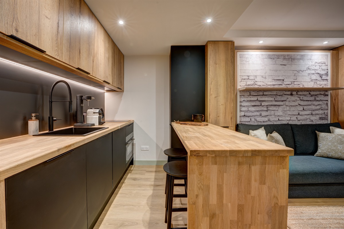 SLEEK & SOPHISTICATED