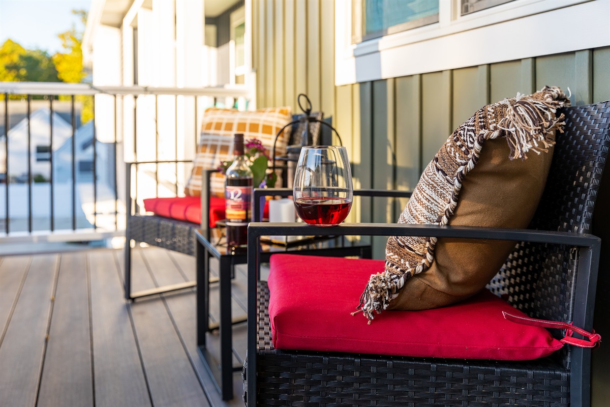 Enjoy the breeze on the upstairs balcony, hear Lake Michigan waves on a windy day