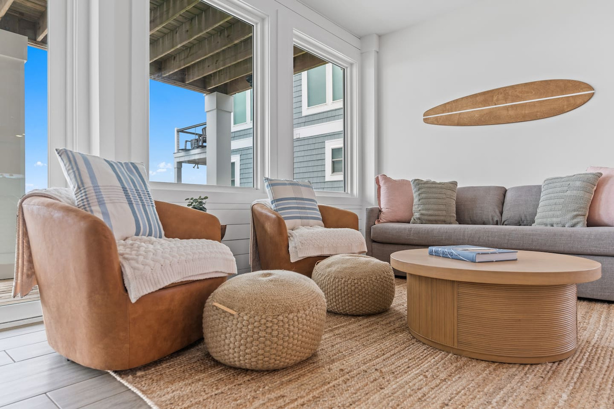 Brand new living room decor and furnishings!