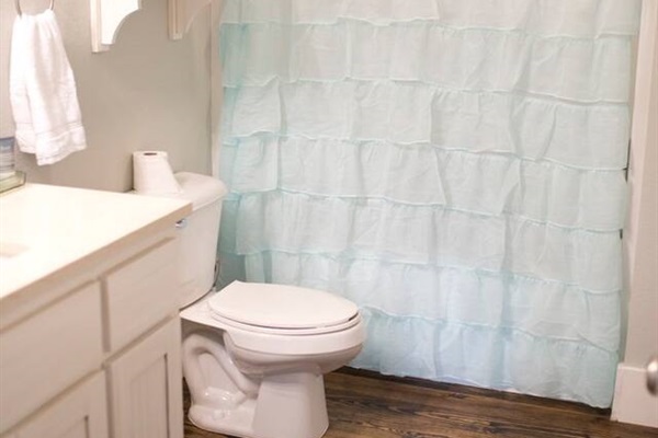 Bathroom downstairs tub/shower in arkansas cottages