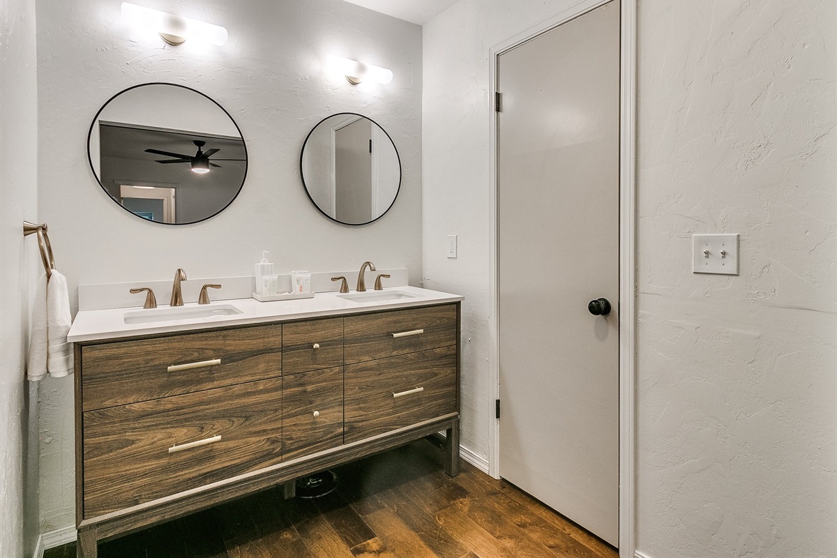 Primary Bathroom & Closet Entry