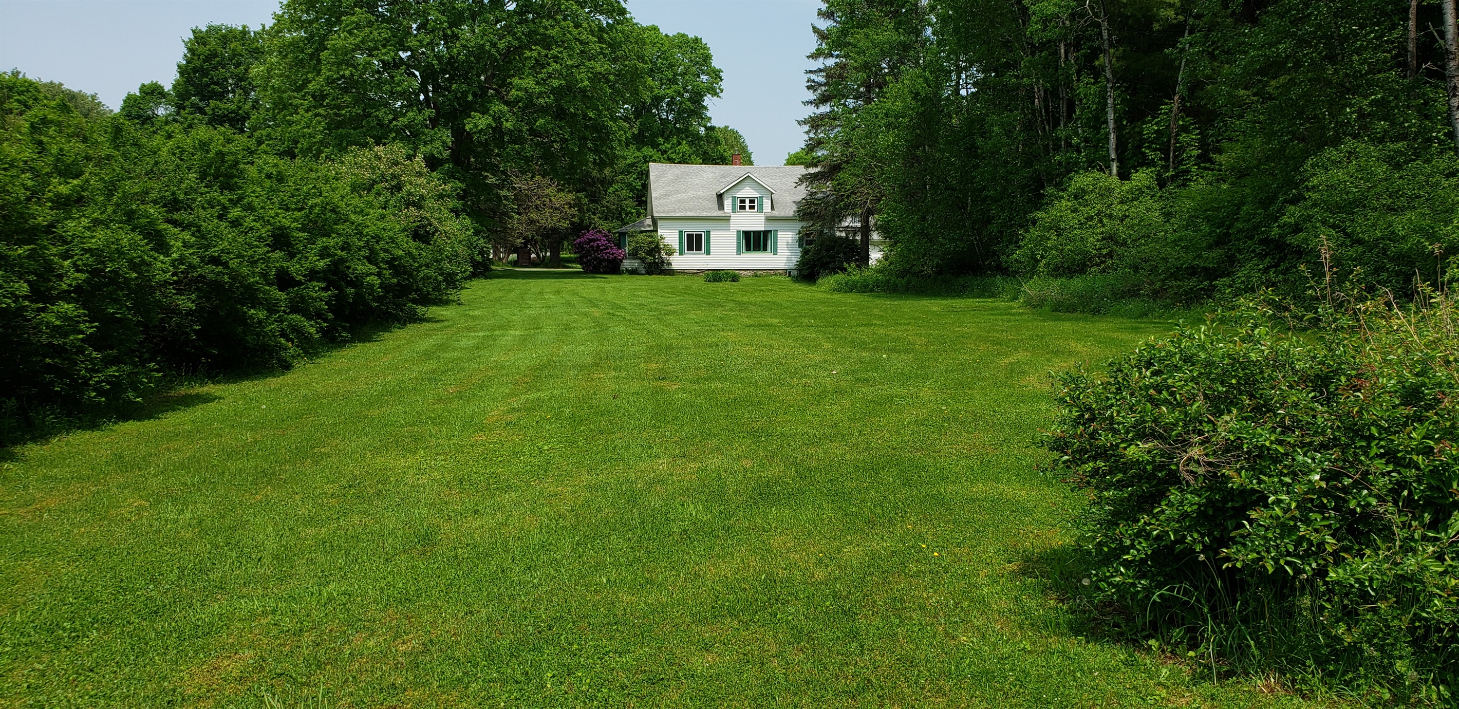 Large level side yard at Hemlock