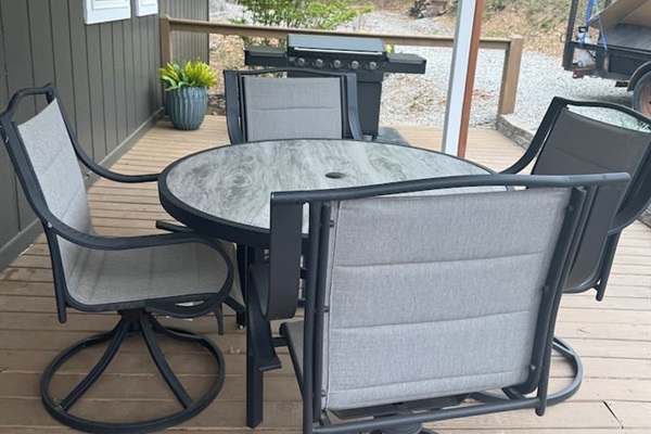 Front Porch Breakfast area