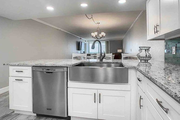 Farmhouse sink & Full-sized dishwasher