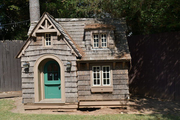 Kids doll house outside 