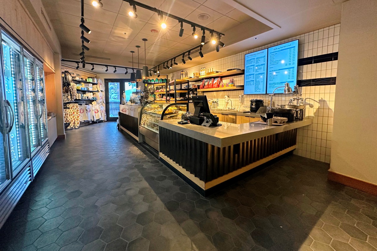 A convenient new addition to the Monache, the coffee shop offers breakfast sandwiches and burritos, heat-and-eat meals, sandwiches, snacks, beer and wine, and great coffee—easy fuel any time of day.